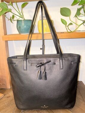 Kate Spade Hayes Black Pebbled Leather Tassel Tote EUC
